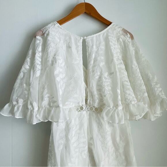 Saints + Secrets sheer embroidered ruffle style v-neck keyhole back sz S white - Picture 9 of 15